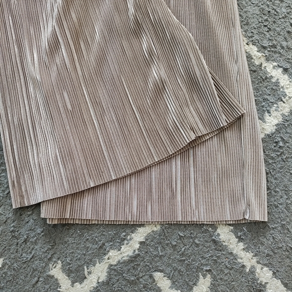 Nwt Lush one shoulder Jumpsuit taupe color size med - Picture 4 of 8